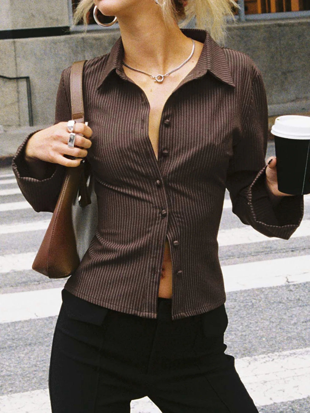 Blusa de botões com cintura definida e mangas amplas — Bene Donna — imagem 04