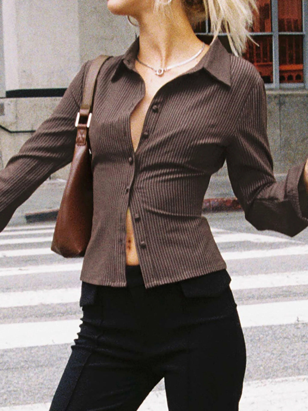 Blusa de botões com cintura definida e mangas amplas — Bene Donna — imagem 05