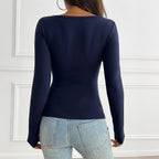 Blusa de decote V com botões e mangas longas — Bene Donna — imagem 04