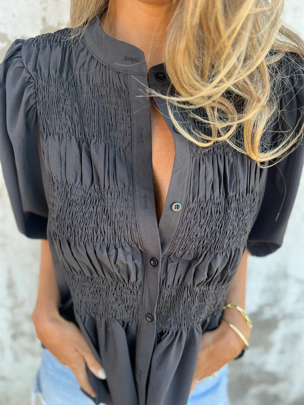 Blusa de pregas com botões e cintura franzida — Bene Donna — imagem 11