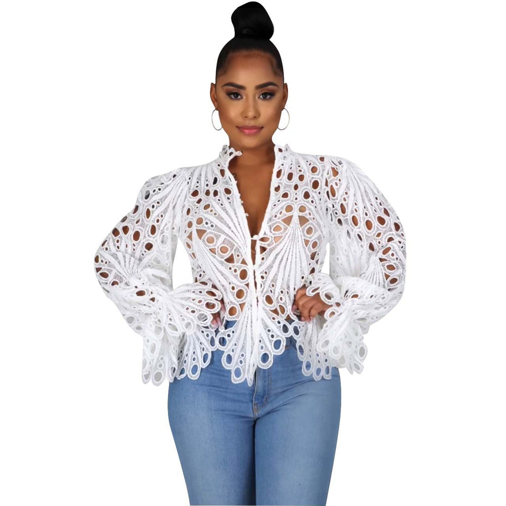 Blusa de renda vazada com mangas amplas e barra recortada — Bene Donna — imagem 01