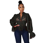 Blusa de renda vazada com mangas amplas e barra recortada — Bene Donna — imagem 05
