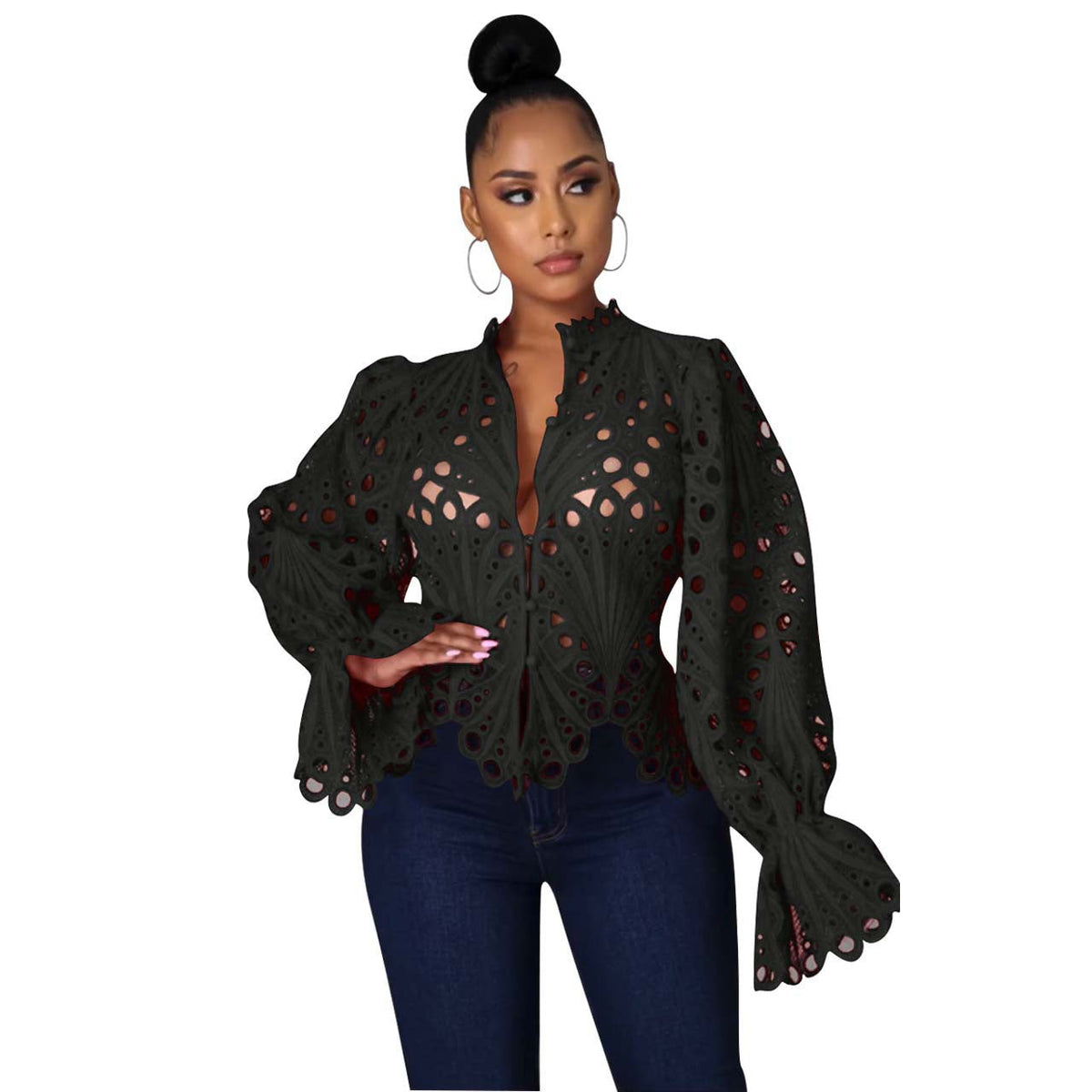 Blusa de renda vazada com mangas amplas e barra recortada — Bene Donna — imagem 05