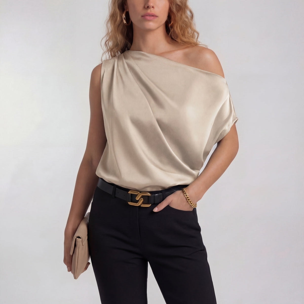 Blusa de um ombro só com drapeado suave — Bene Donna — imagem 03