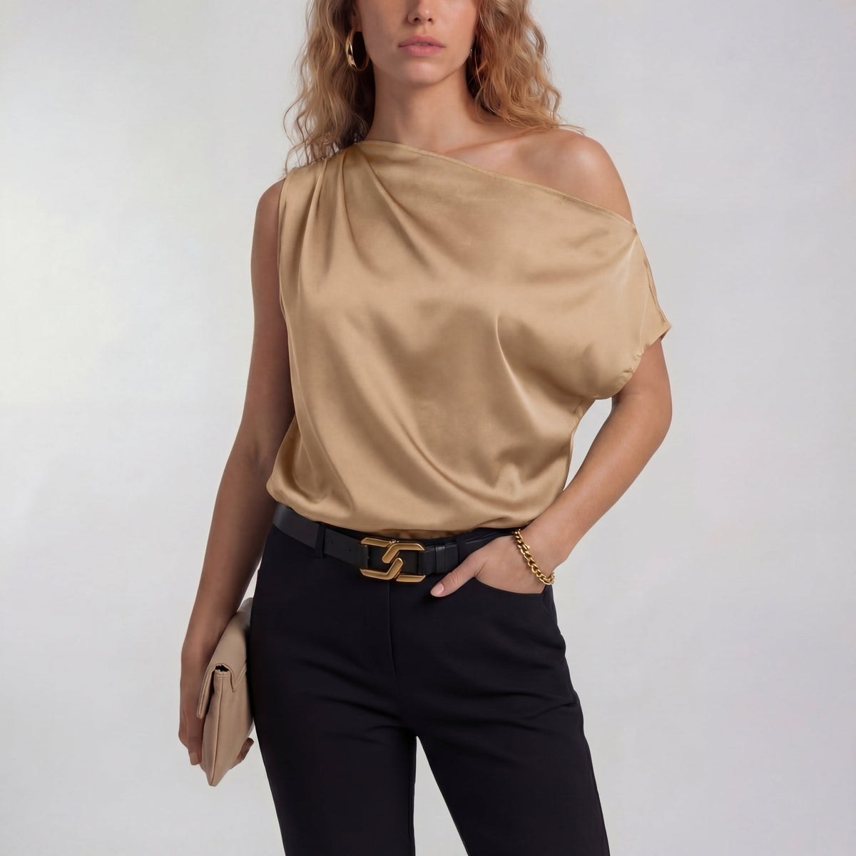 Blusa de um ombro só com drapeado suave — Bene Donna — imagem 04