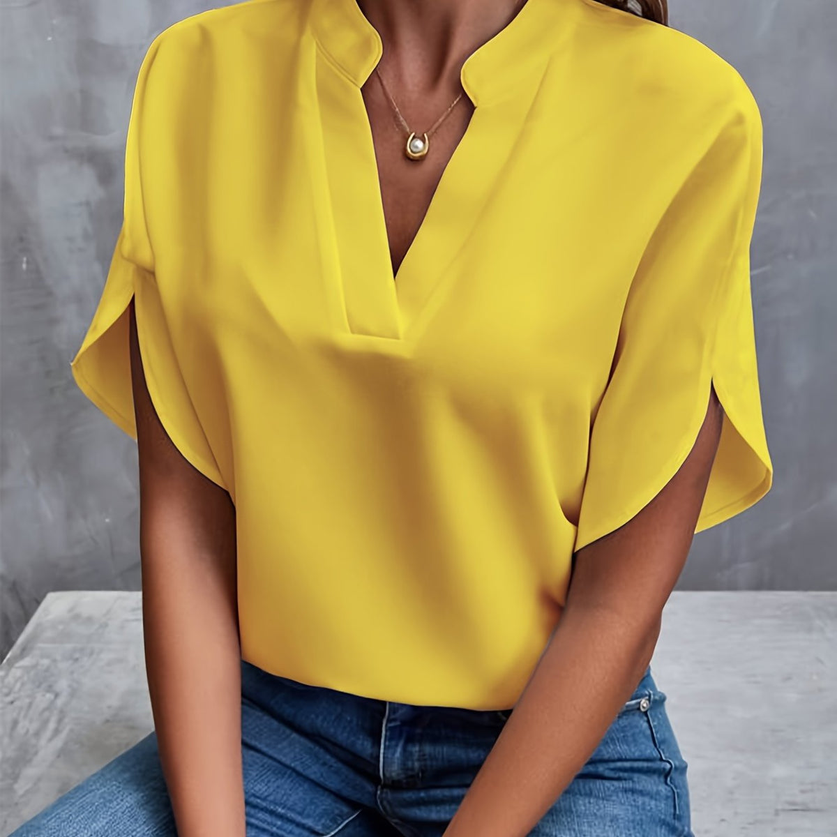 Blusa fluida de decote V com mangas de abertura lateral — Bene Donna — imagem 11