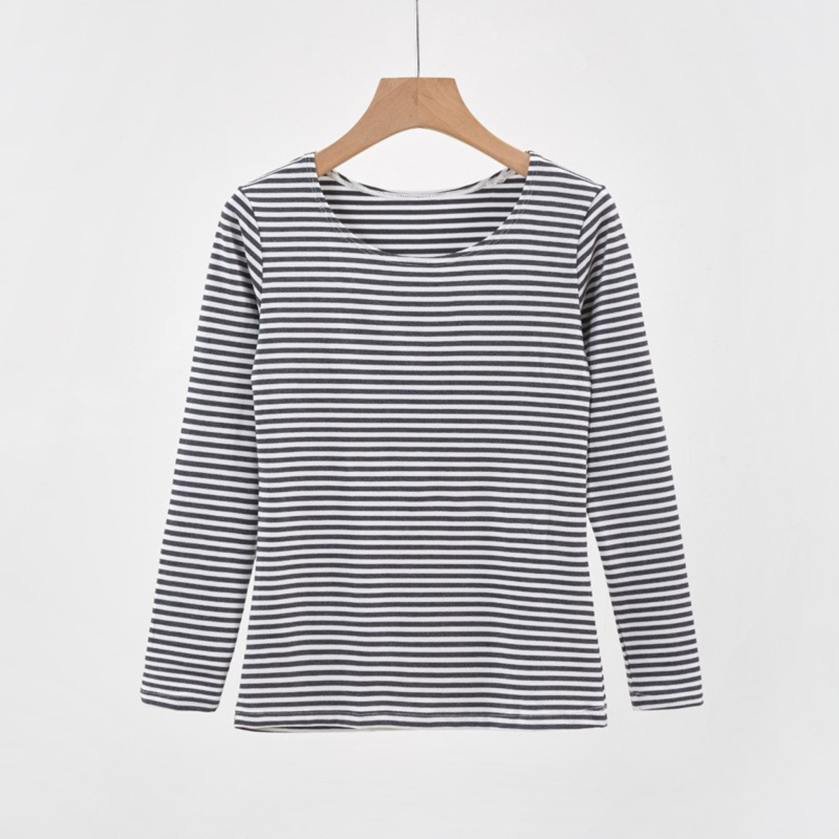 Blusa listrada ajustada de mangas longas e gola redonda — Bene Donna — imagem 01
