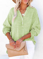 Blusa texturizada de decote V com botões e mangas longas — Bene Donna — imagem 02
