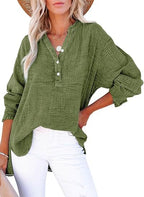 Blusa texturizada de decote V com botões e mangas longas — Bene Donna — imagem 04
