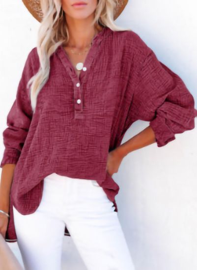 Blusa texturizada de decote V com botões e mangas longas — Bene Donna — imagem 07
