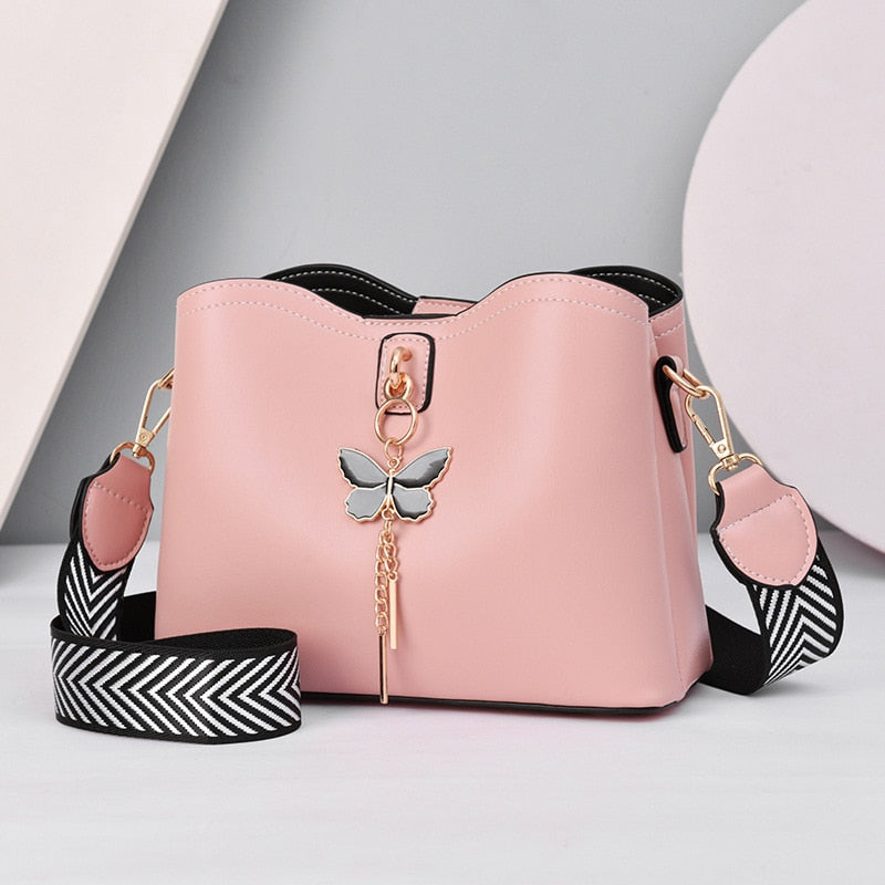 Bolsa de couro legítimo com detalhe de borboleta — Bene Donna — imagem 05