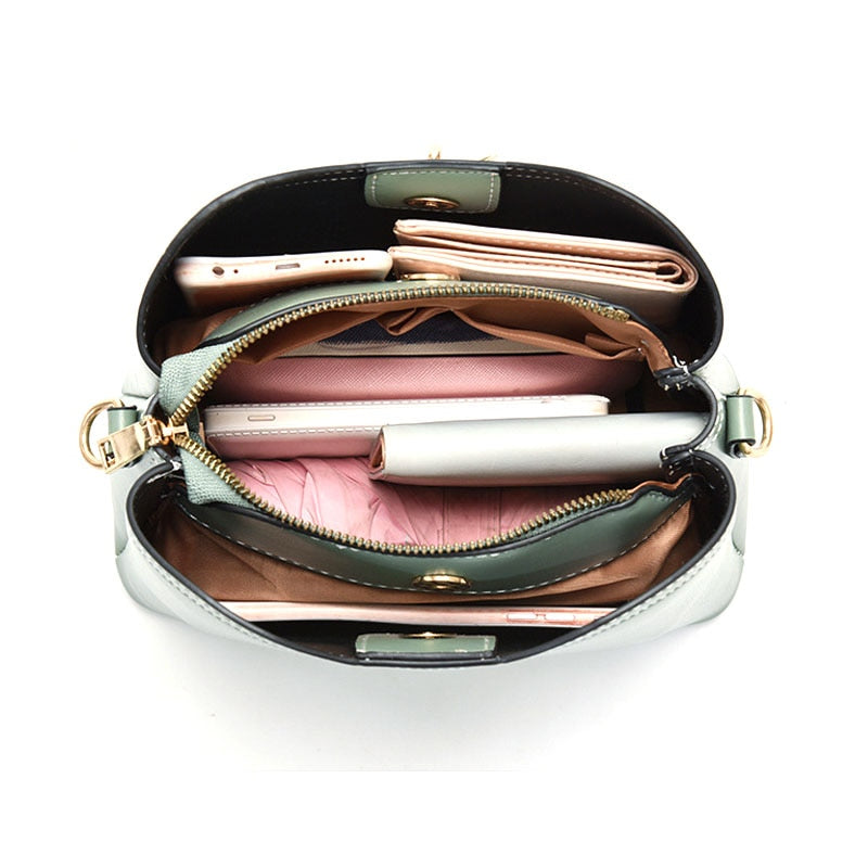Bolsa de couro legítimo com detalhe de borboleta — Bene Donna — imagem 07