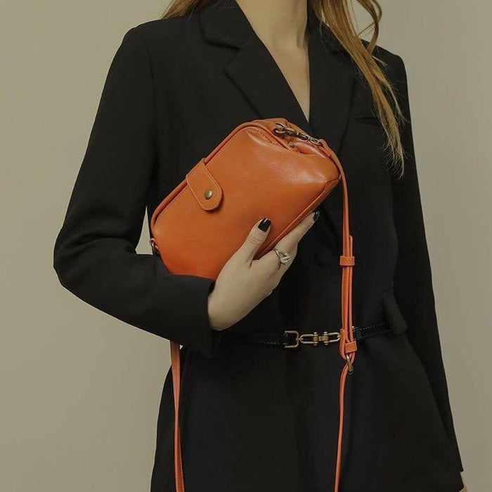 Bolsa de couro legítimo compacta com fecho retrô — Bene Donna — imagem 02