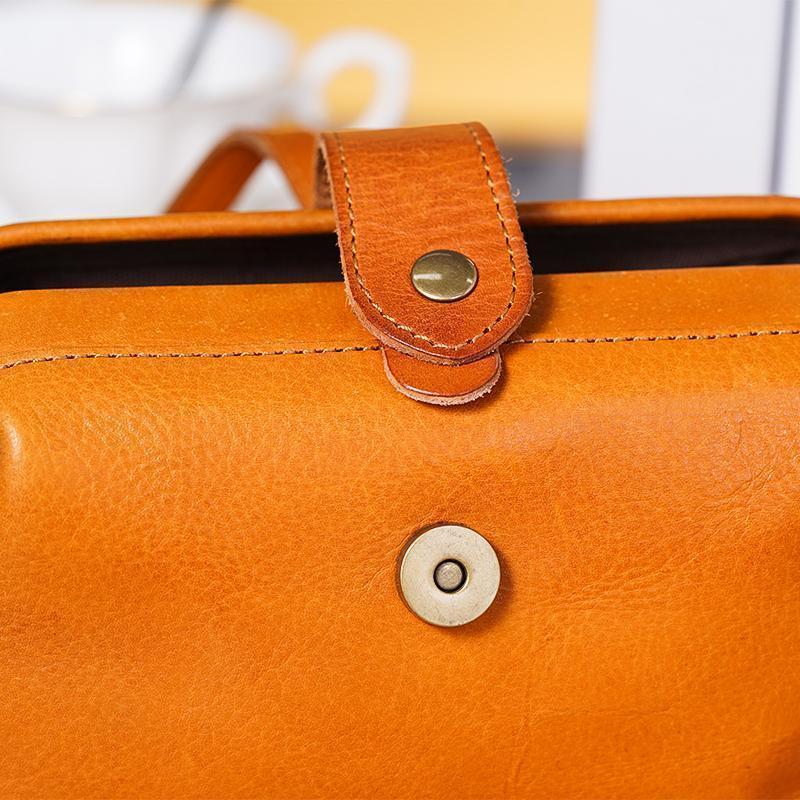 Bolsa de couro legítimo compacta com fecho retrô — Bene Donna — imagem 05