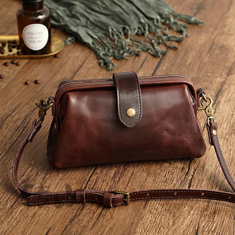 Bolsa de couro legítimo compacta com fecho retrô — Bene Donna — imagem 16
