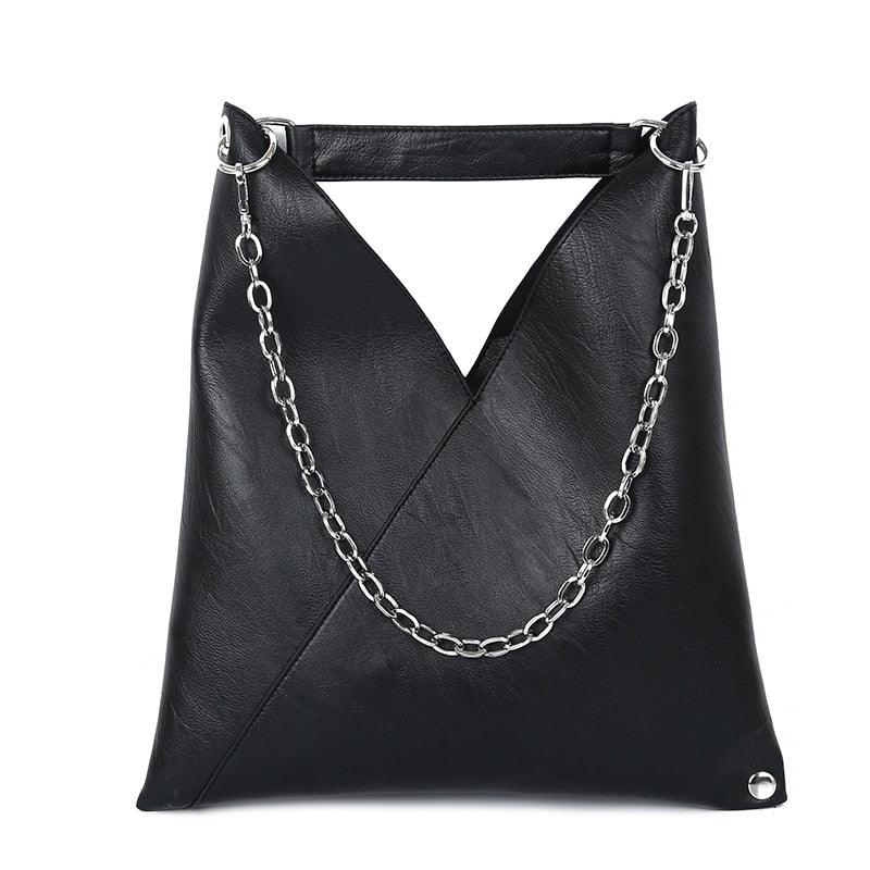 Bolsa de couro sintético ampla com detalhe de corrente — Bene Donna — imagem 01