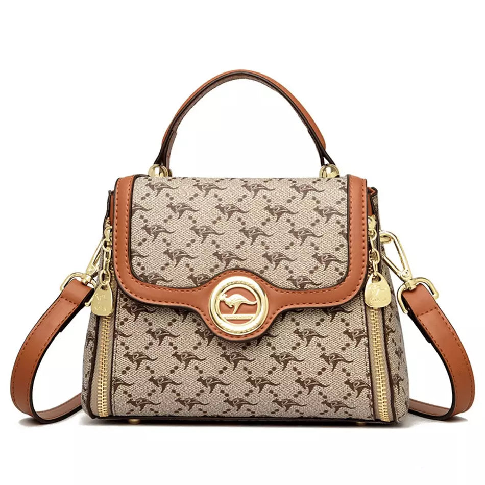 Bolsa de couro sintético com estampa floral e aba — Bene Donna — imagem 02