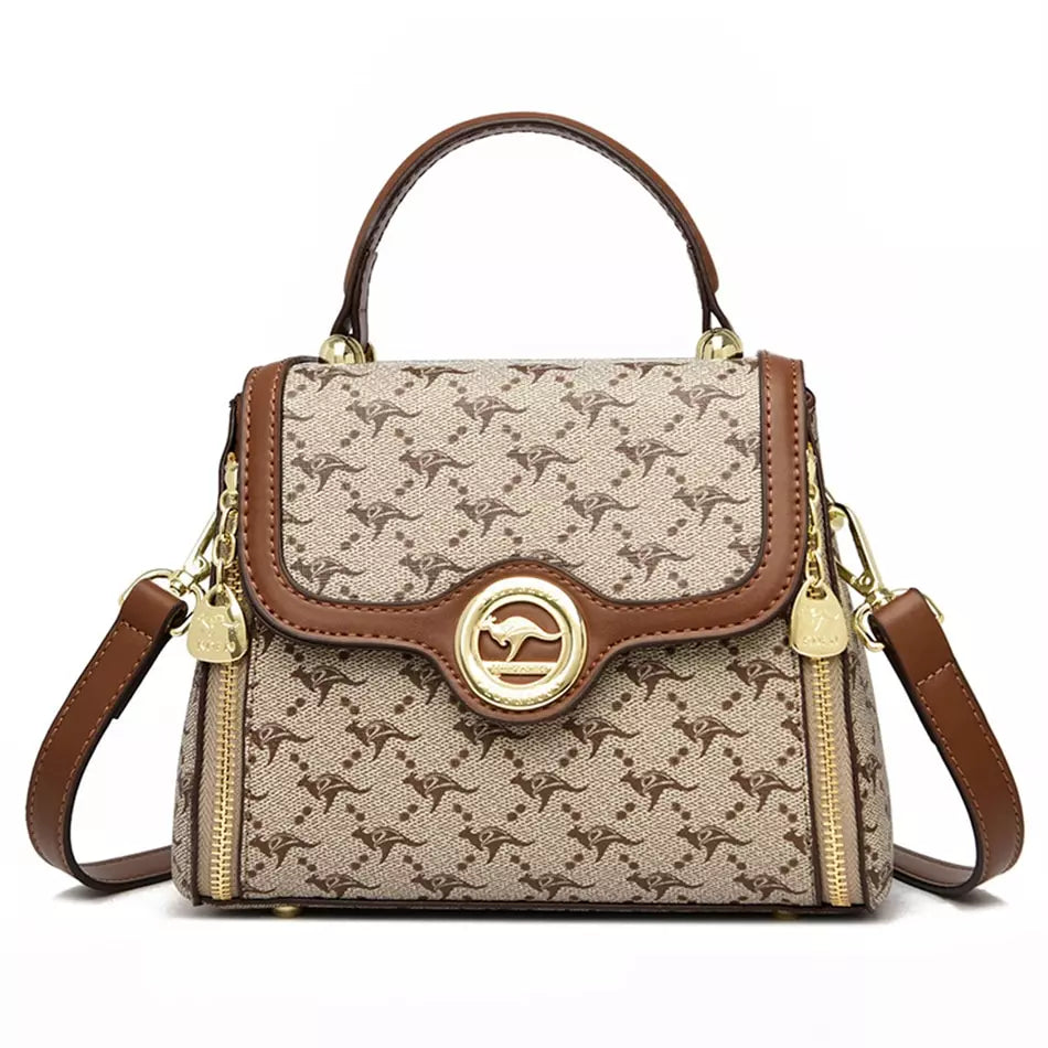 Bolsa de couro sintético com estampa floral e aba — Bene Donna — imagem 03