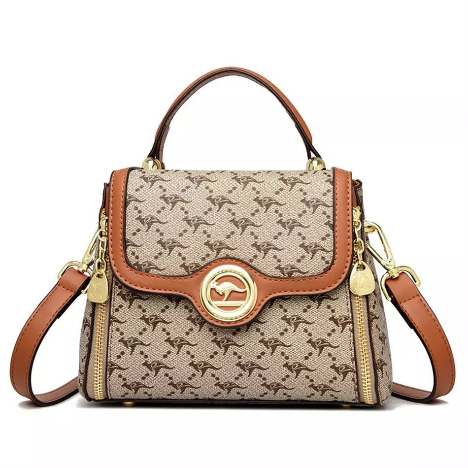 Bolsa de couro sintético com estampa floral e aba — Bene Donna — imagem 04