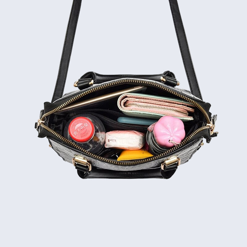 Bolsa de couro sintético com textura croco e alça dupla — Bene Donna — imagem 05
