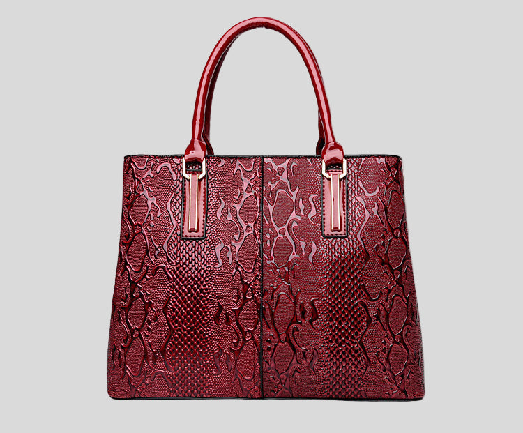 Bolsa de couro sintético com textura de cobra e alça removível — Bene Donna — imagem 01