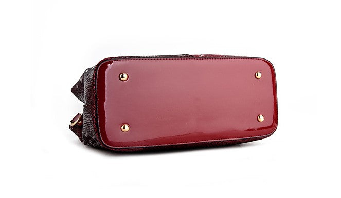 Bolsa de couro sintético com textura de cobra e alça removível — Bene Donna — imagem 07