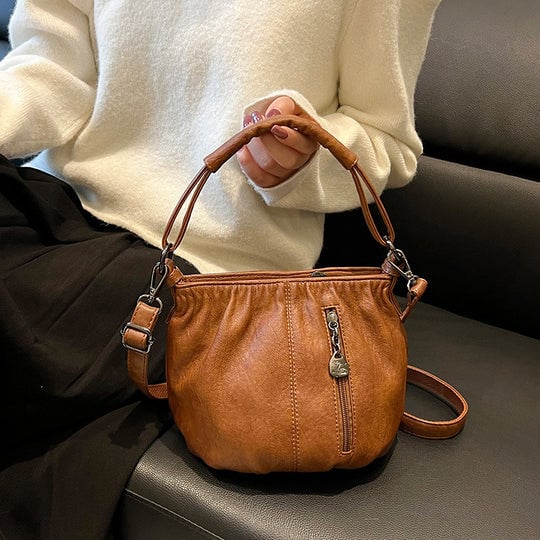 Bolsa de couro sintético compacta com franzido — Bene Donna — imagem 03