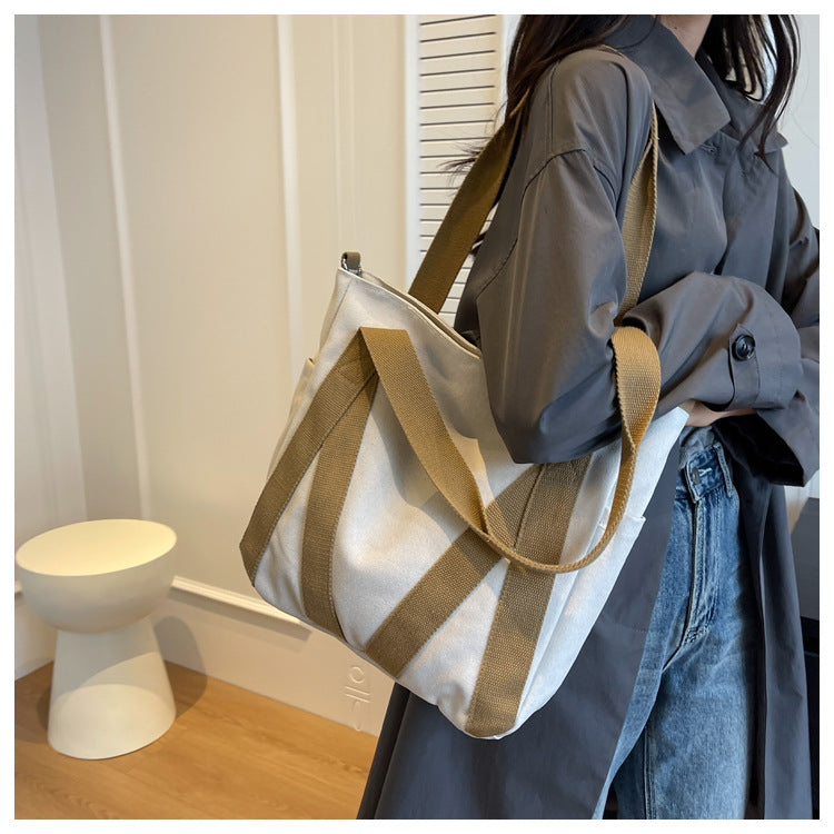 Bolsa de lona com faixas contrastantes e alça regulável — Bene Donna — imagem 02