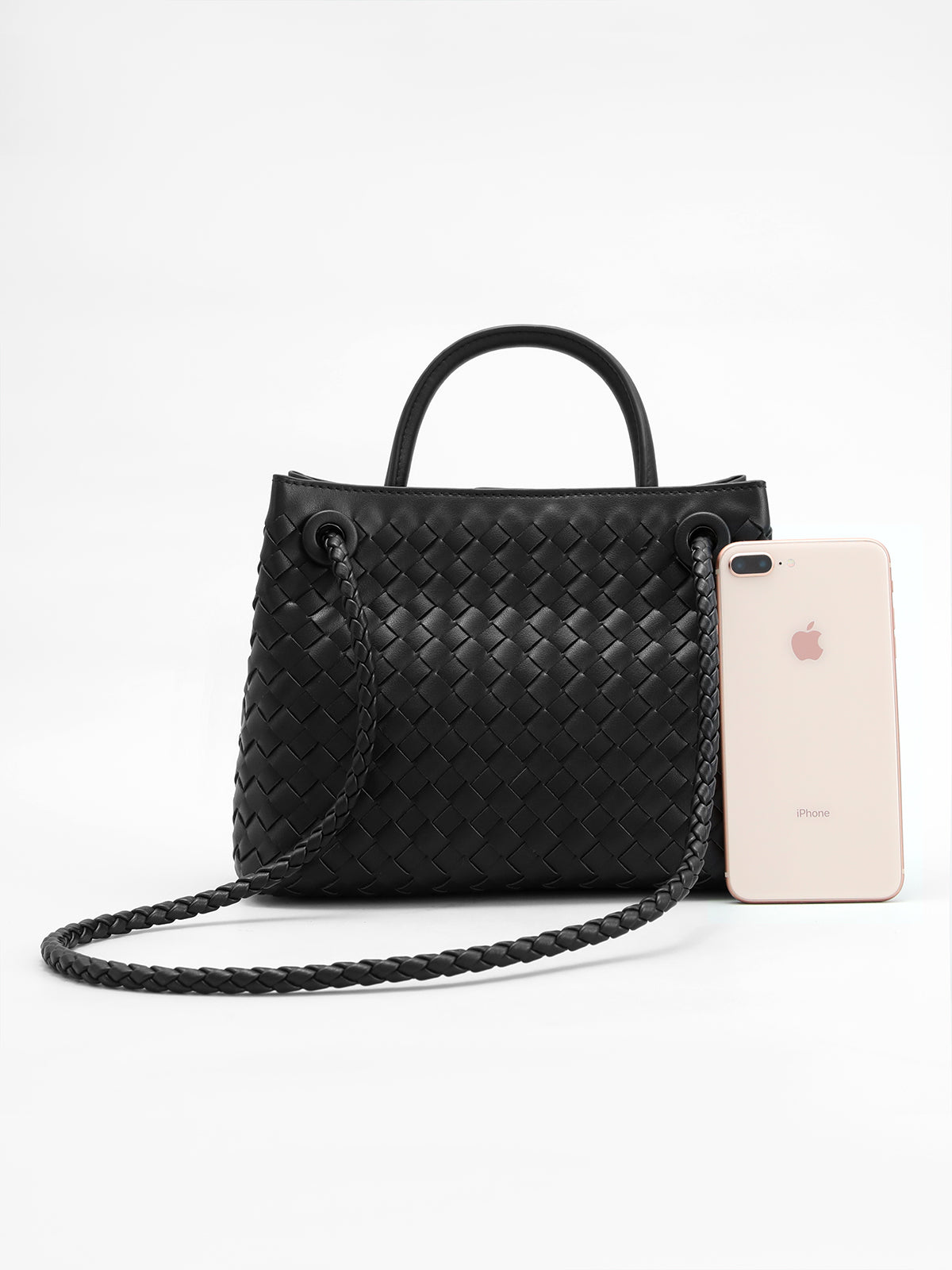 Bolsa tramada de couro sintético com detalhe dourado — Bene Donna — imagem 03