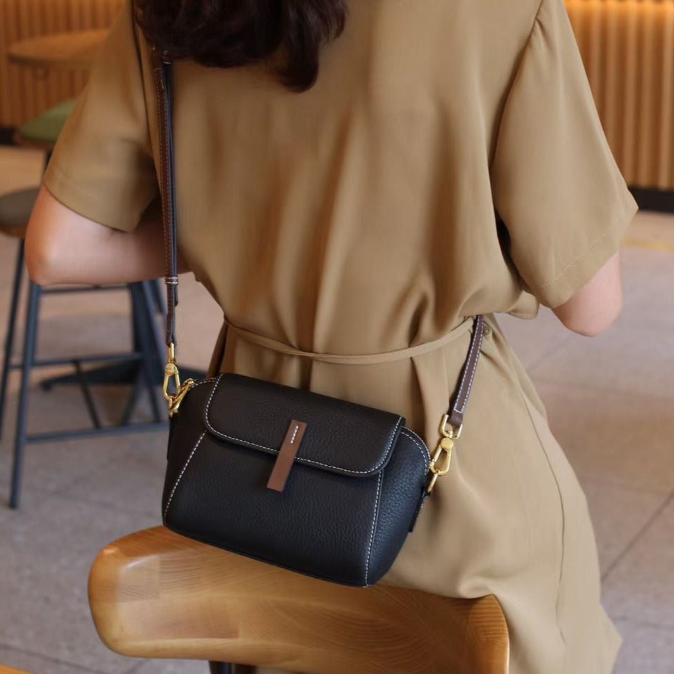 Bolsa transversal compacta retrô com alça removível — Bene Donna — imagem 05