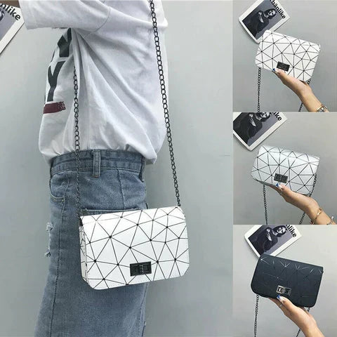 Bolsa transversal geométrica com alça de corrente — Bene Donna — imagem 08