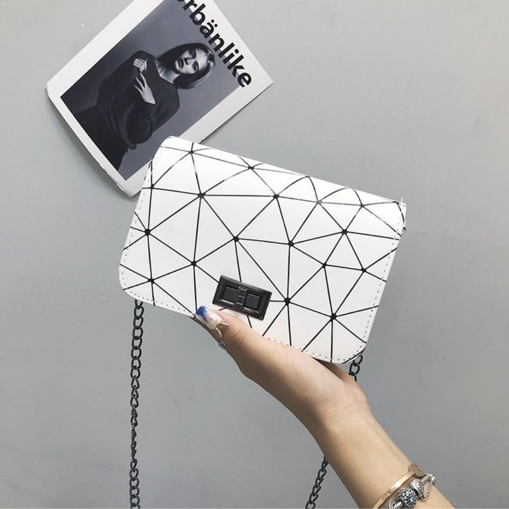 Bolsa transversal geométrica com alça de corrente — Bene Donna — imagem 11