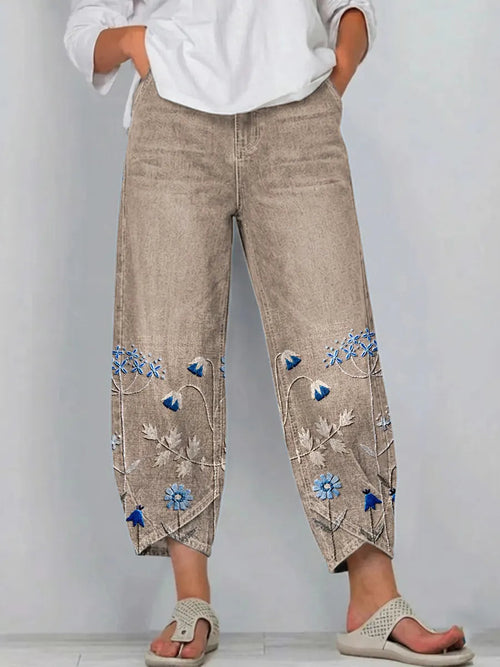 Calça feminina cropped com bordado floral na barra — Bene Donna — imagem 01
