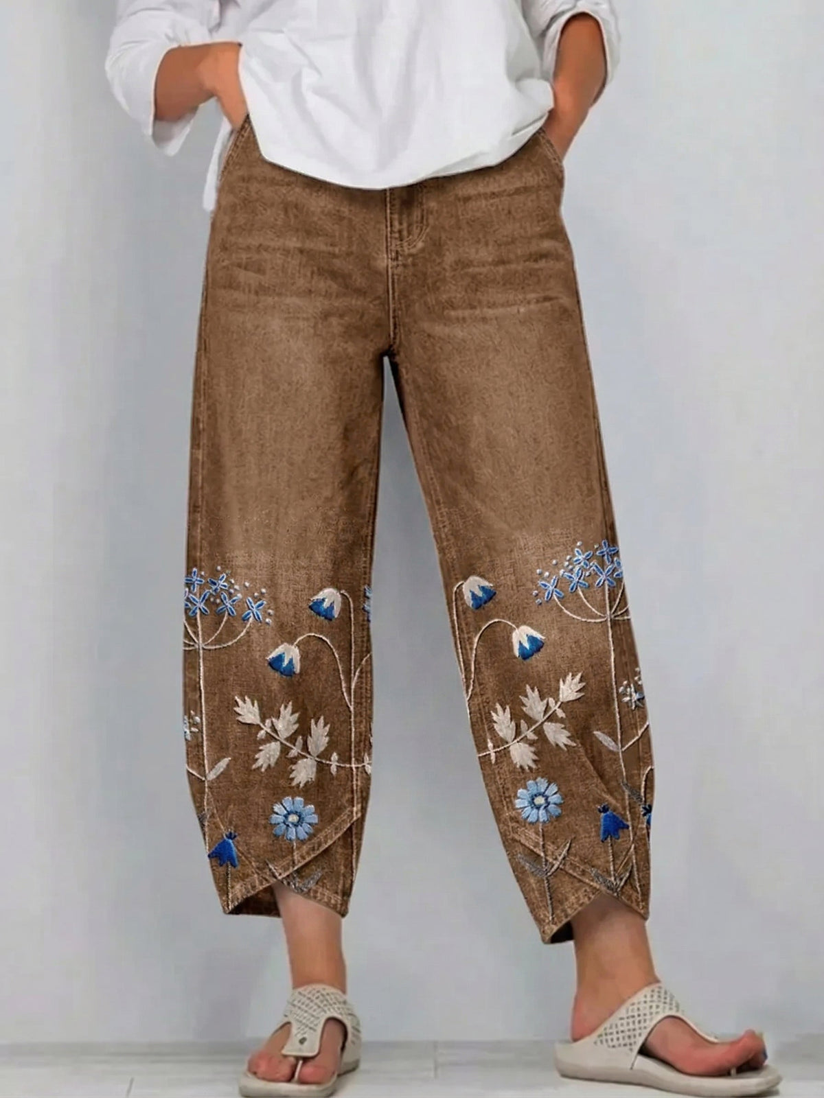 Calça feminina cropped com bordado floral na barra — Bene Donna — imagem 07
