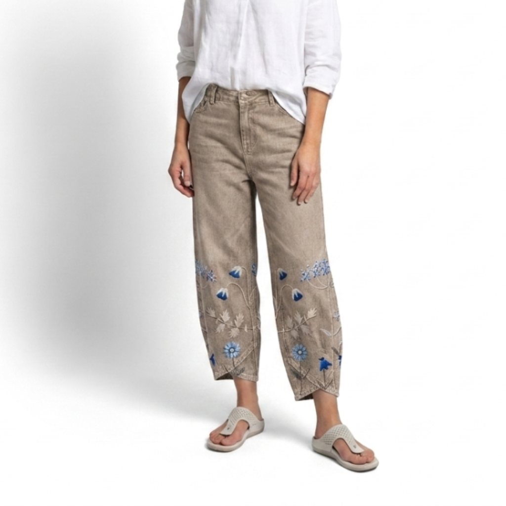 Calça feminina cropped com bordado floral na barra — Bene Donna — imagem 08