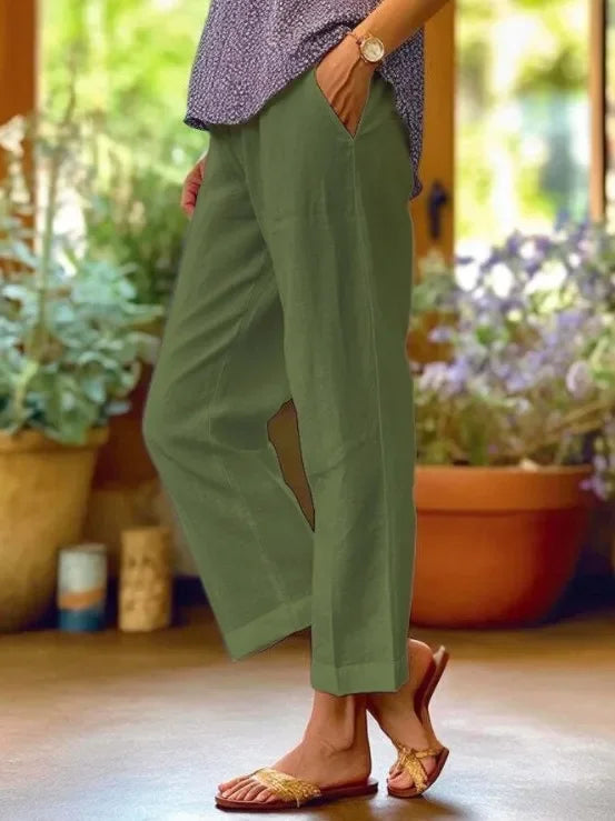 Calça reta de caimento leve com bolsos discretos — Bene Donna — imagem 06