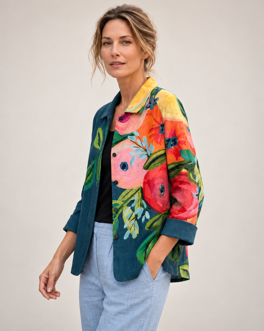 Camisa de estampa artística de flores com bolsos — Bene Donna — imagem 02