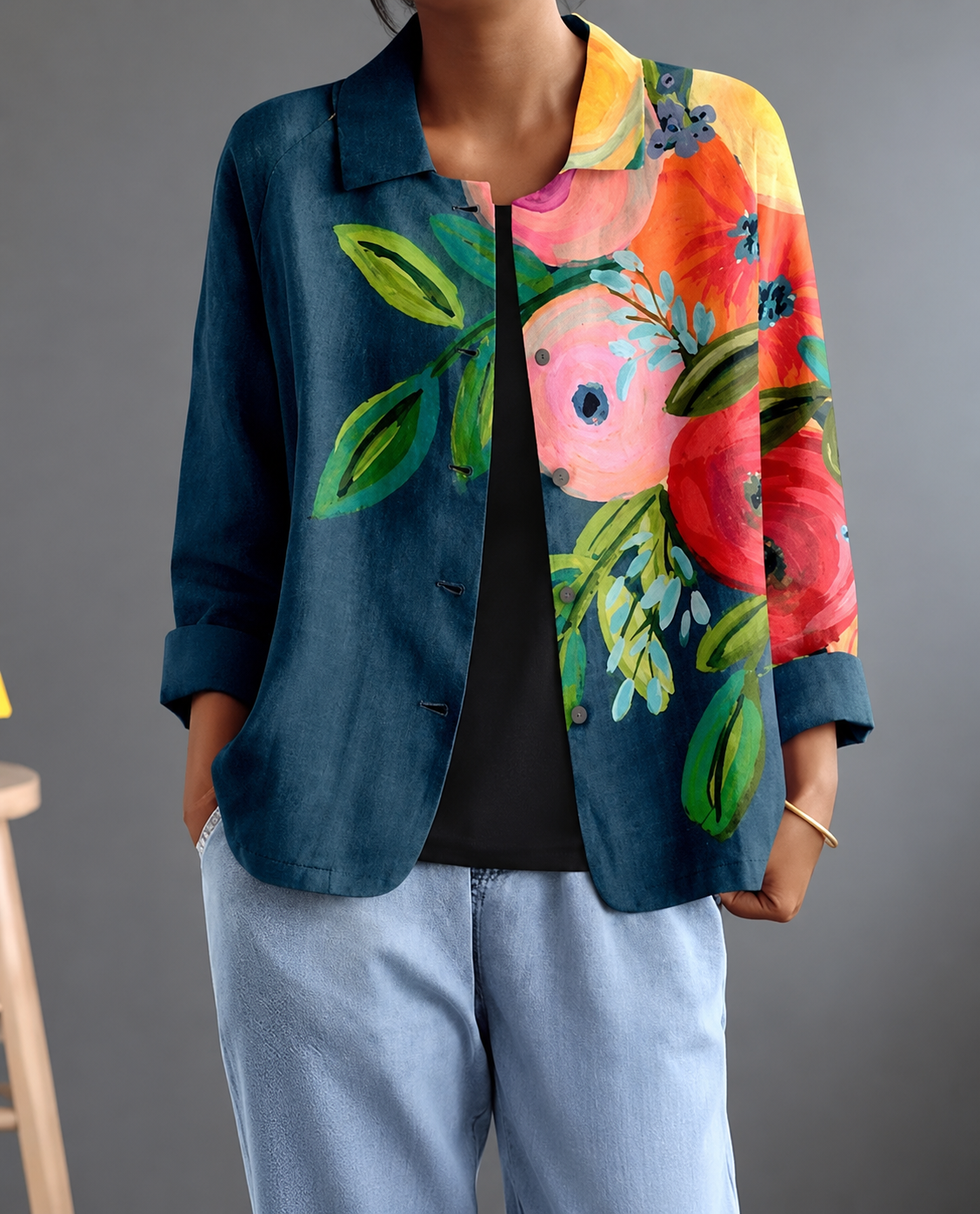 Camisa de estampa artística de flores com bolsos — Bene Donna — imagem 05