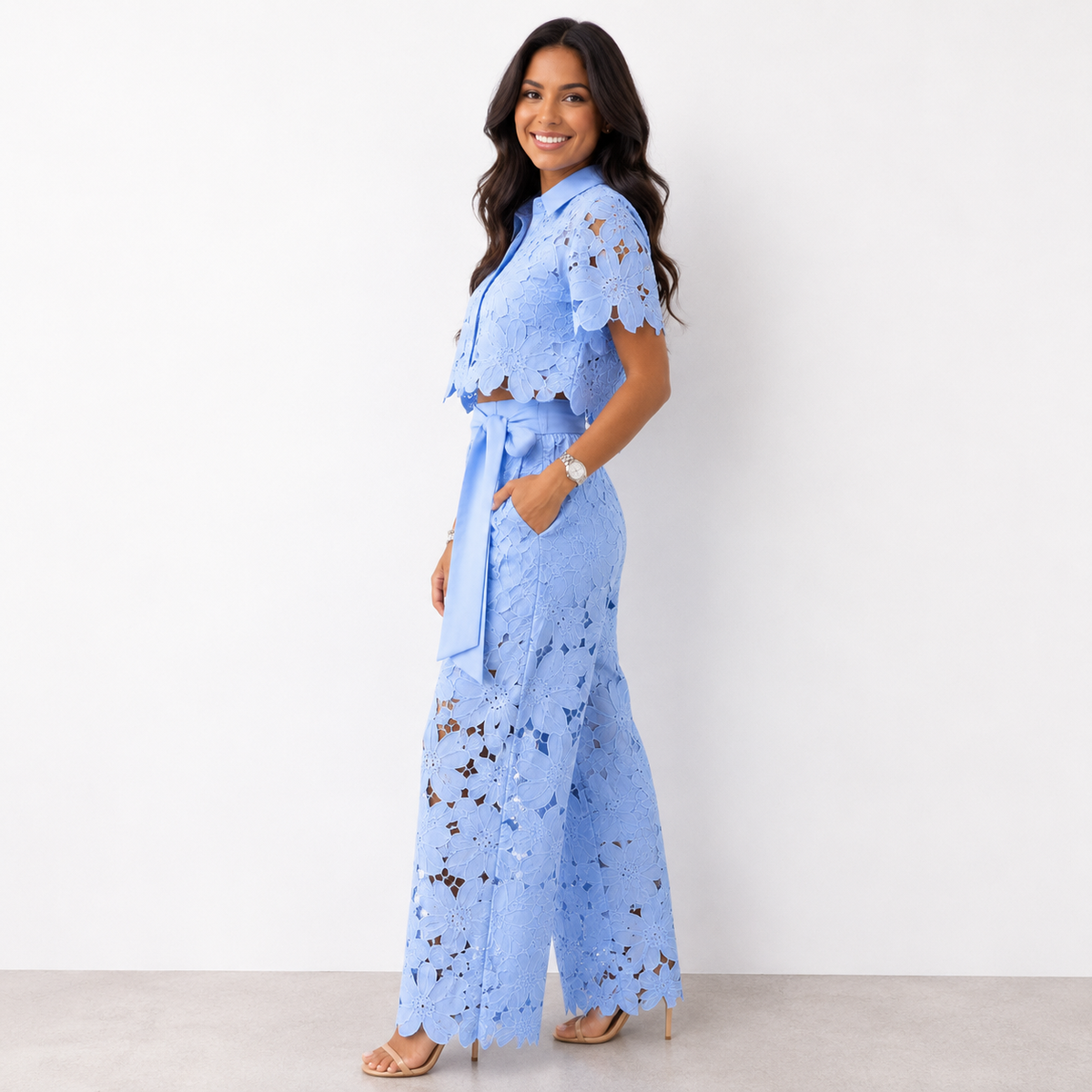 Conjunto de renda floral com blusa de botões e pantalona — Bene Donna — imagem 03