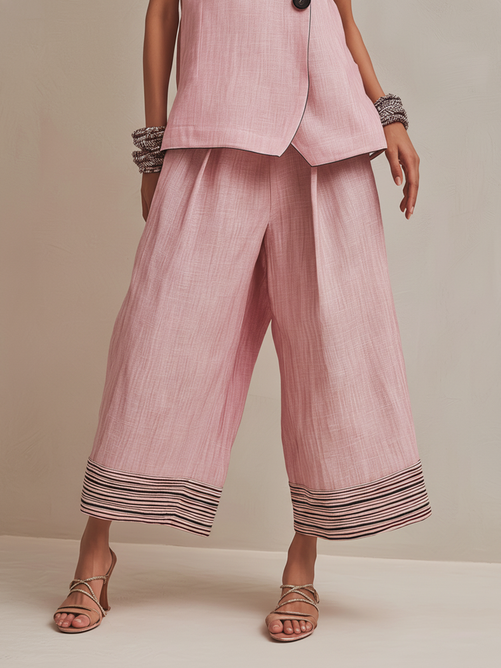 Conjunto feminino de colete e calça pantacourt — Bene Donna — imagem 04
