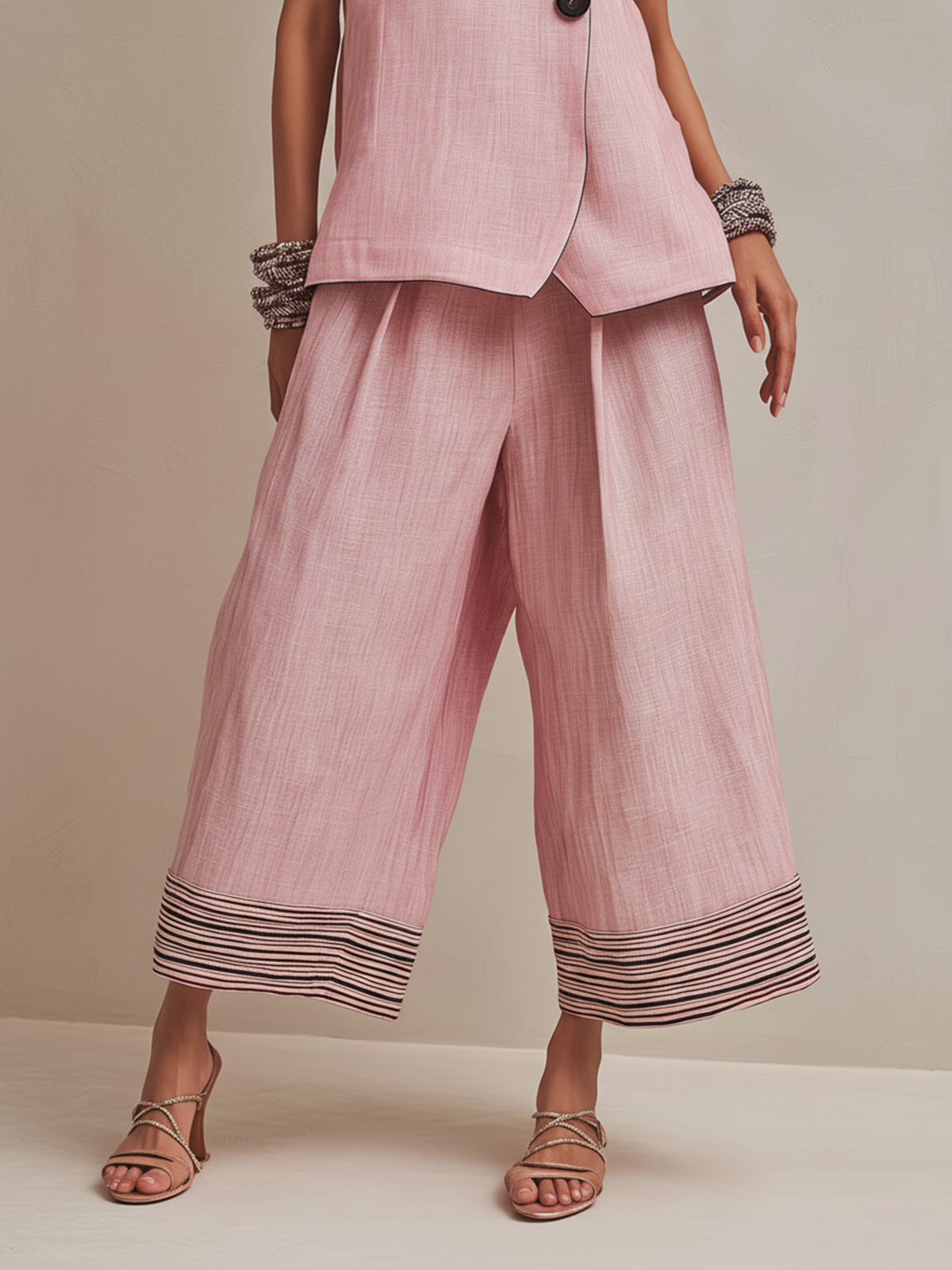 Conjunto feminino de colete e calça pantacourt — Bene Donna — imagem 04