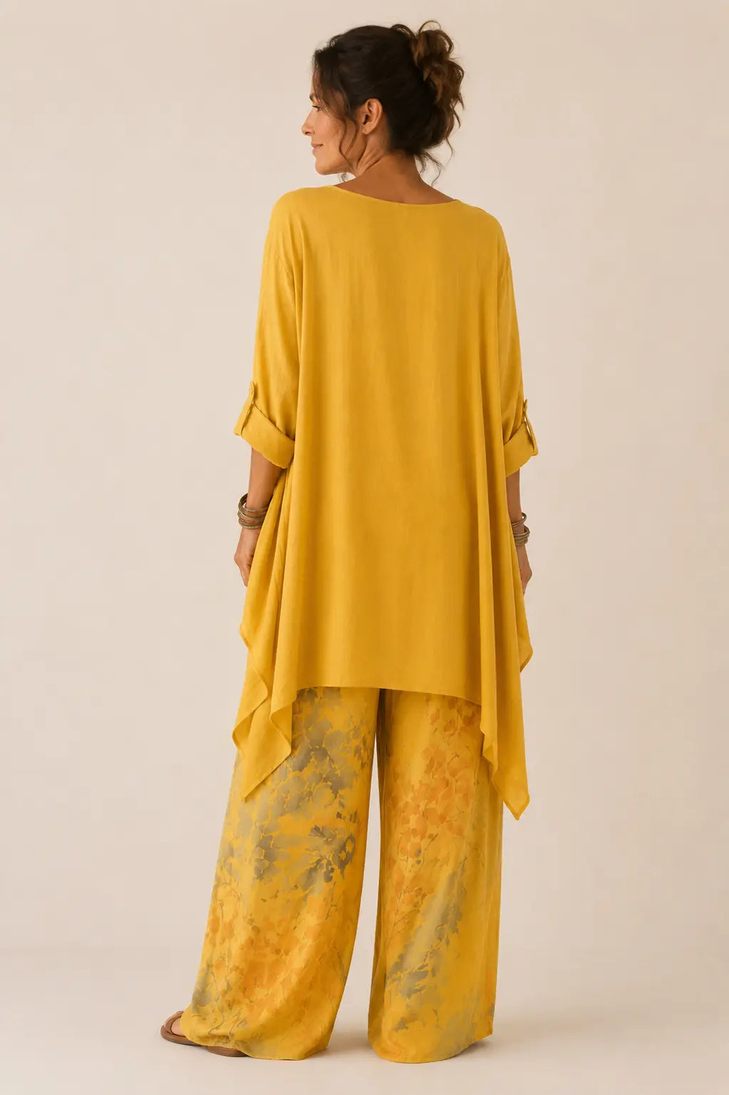 Conjunto floral de túnica assimétrica e pantalona com elástico — Bene Donna — imagem 04