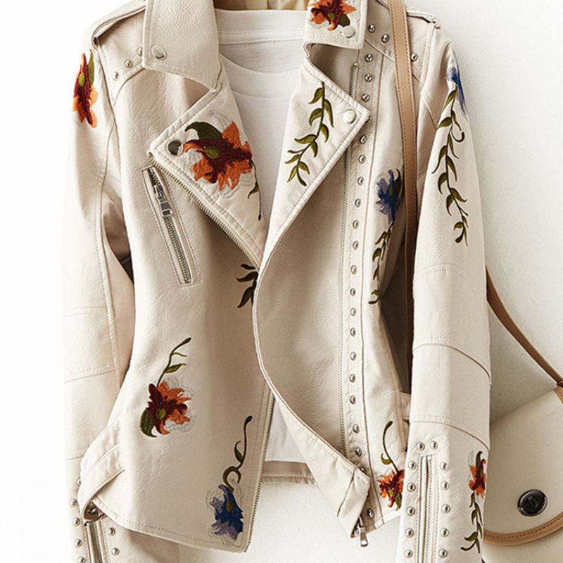 Jaqueta Retrô Couro Sintético Bordada Floral — BeneDonna