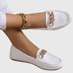 Mocassim com detalhe de corrente e costura aparente — Bene Donna — imagem 01