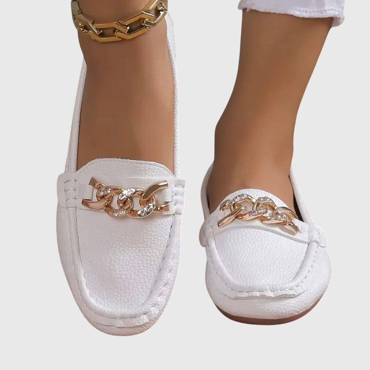 Mocassim com detalhe de corrente e costura aparente — Bene Donna — imagem 04