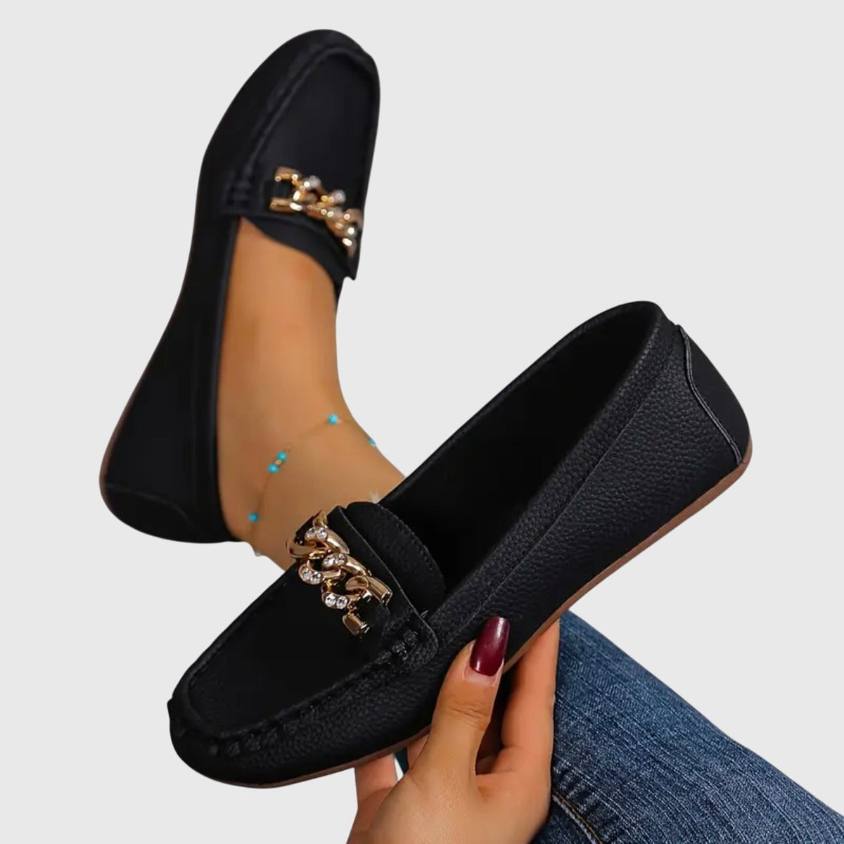 Mocassim com detalhe de corrente e costura aparente — Bene Donna — imagem 05