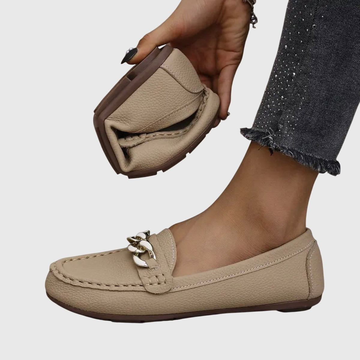 Mocassim com detalhe de corrente e costura aparente — Bene Donna — imagem 06