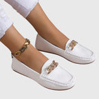 Mocassim com detalhe de corrente e costura aparente — Bene Donna — imagem 07