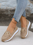 Mocassim com detalhe de fivela e solado contrastante — Bene Donna — imagem 03