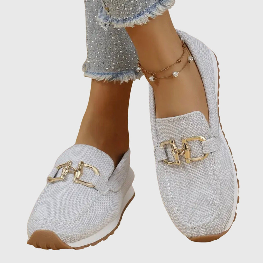 Mocassim com detalhe metalizado e solado contrastante — Bene Donna — imagem 04